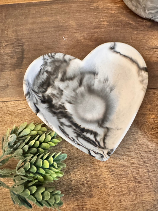 Handcrafted Heart-Shaped Jesmonite Tray – Perfect for Rings & Trinkets