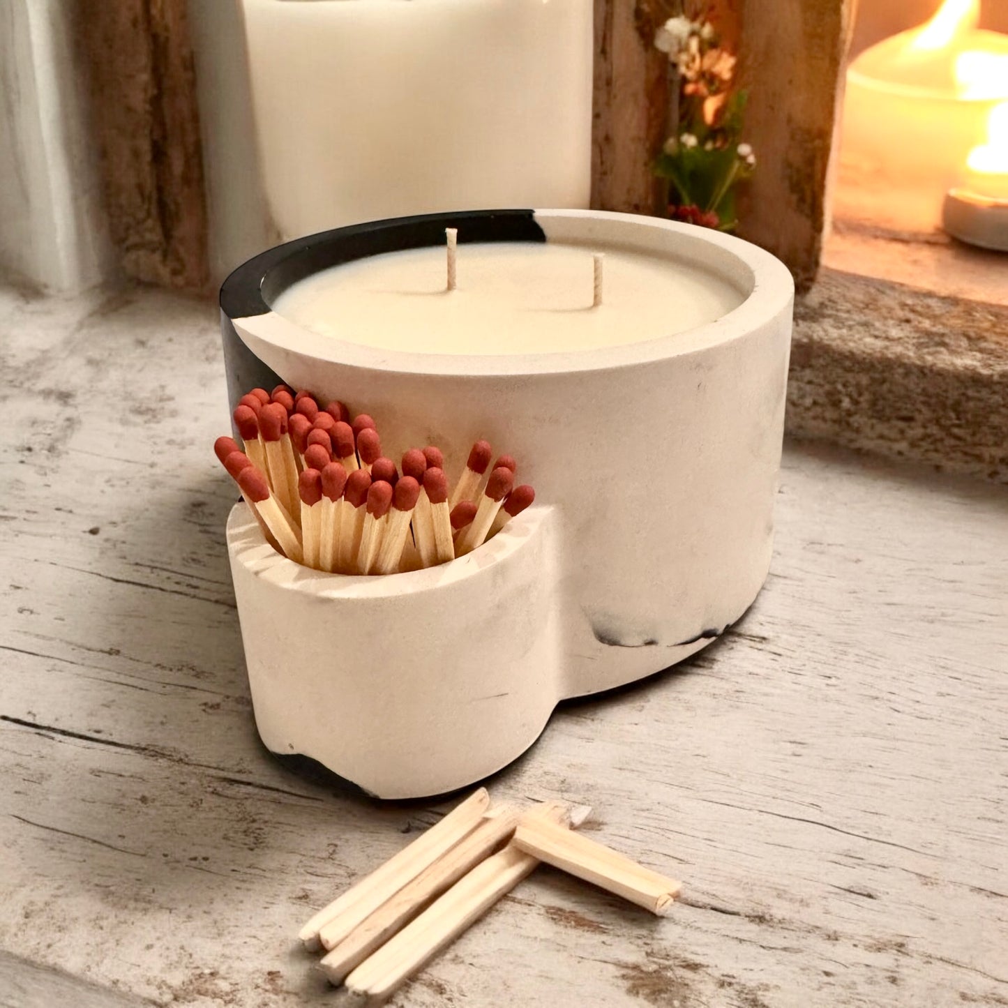 Handcrafted Jesmonite Candle with Matchstick Holder – Functional & Stylish Decor